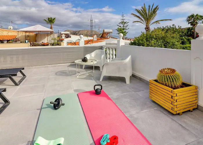 Family With Terrace, Hot Tub, Pool, View And Grill In Vila
