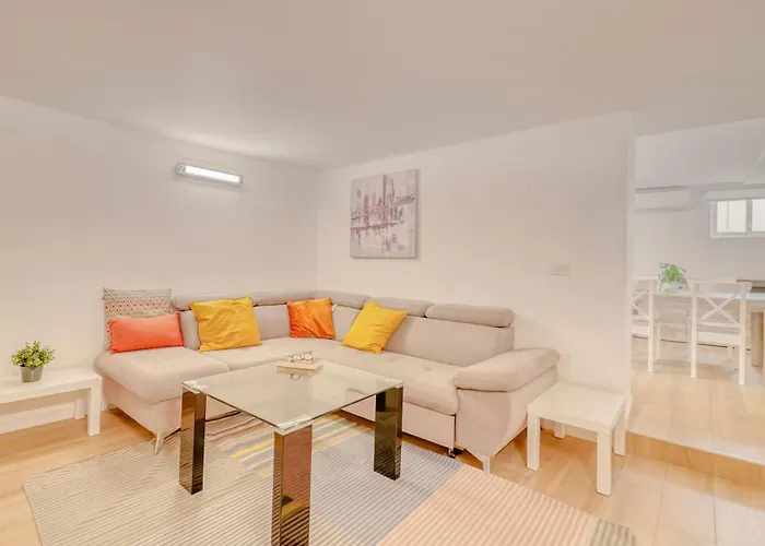 Family With Terrace, Hot Tub, Pool, View And Grill In Vila Chayofa