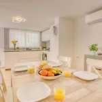 Family With Terrace, Hot Tub, Pool, View And Grill In فيلة *