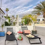Family With Terrace, Hot Tub, Pool, View And Grill In فيلة *