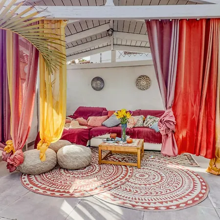 빌라 Family With Terrace, Hot Tub, Pool, View And Grill In *