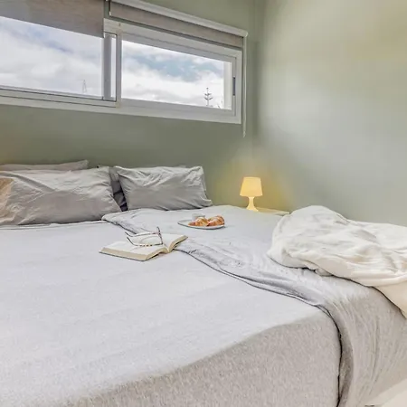 Family With Terrace, Hot Tub, Pool, View And Grill In 빌라 *