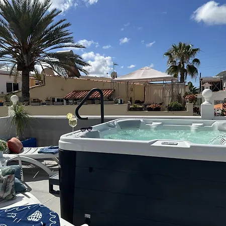 Villa Family With Terrace, Hot Tub, Ac, Pool, View And Grill In Chayofa