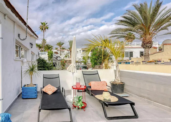 Family With Terrace, Hot Tub, Pool, View And Grill In Villa *