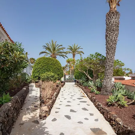 Family With Terrace, Hot Tub, Ac, Pool, View And Grill In *